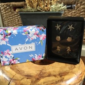 Avon Shimmering Stafish Earring Trio